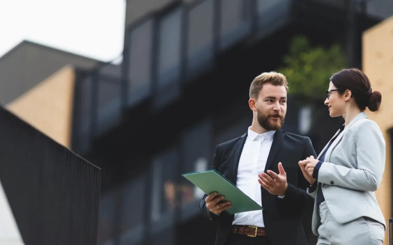 The Crucial Role of the Right real estate Agent