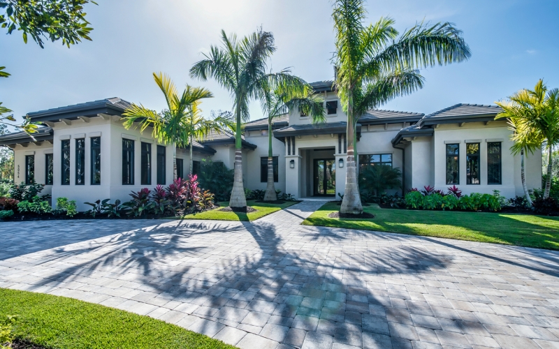 Palm trees and stone circle driveway